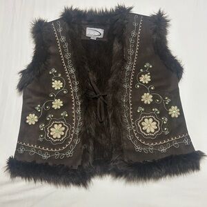 Rave vintage brown floral embroidered faux fur trim vest. Women’s Size L.